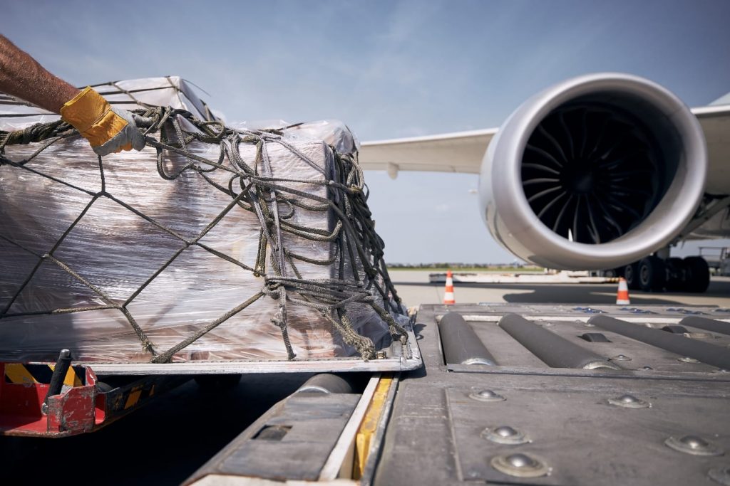 servicios aéreos de transporte express y carga aérea